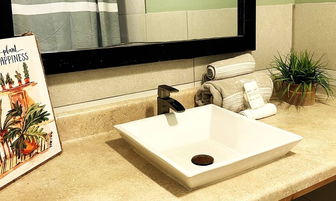 Monroe Hotel | James Motel