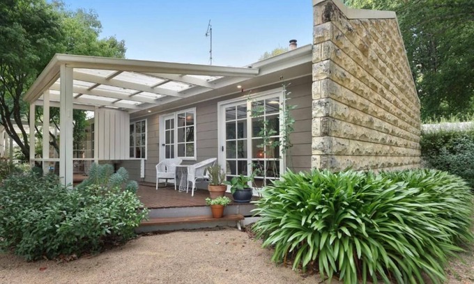Jamieson Cottage | Jamieson Cottage 1 - By the River
