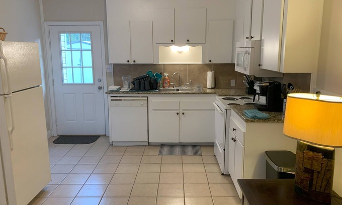 Gautier House | Jan's Cozy Cottage on the edge of town!