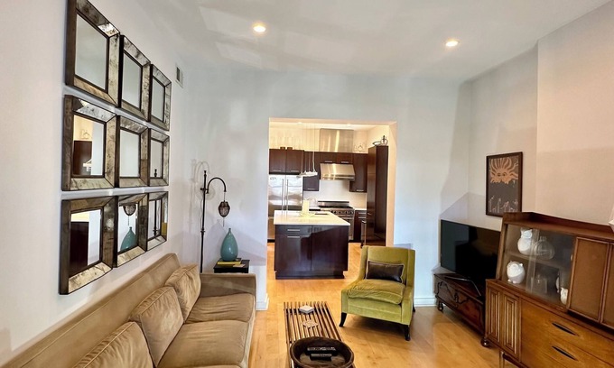 West Town House | jane's house a boutique historical flat in chicago - close to everything!