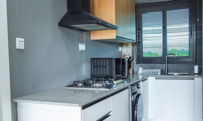 West Coast Division Apartment | Janneya