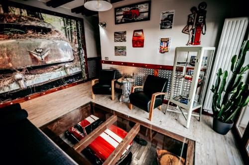 Jantar House | Jantarvia Car Museum , Pasja i Wypoczynek Noclegi z Klimatem