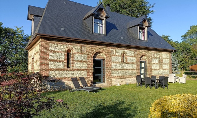 Paluel House | Janville Estate