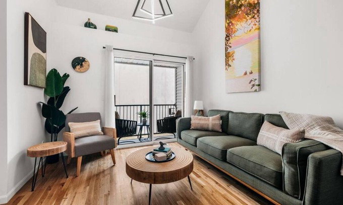 Traverse City House | Japandi, 3BD Townhome Near Downtown, Beach and Wineries