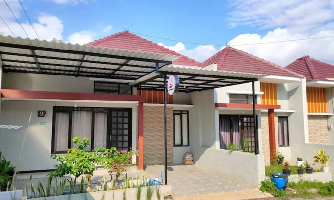 Dinoyo House | Japanese Villa Naomy Residencenn