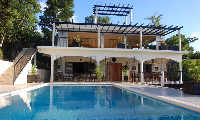 Runaway Bay Villa | Jaquar Villas - Exclusive 20 bedroom Property for Reunions, Weddings, events