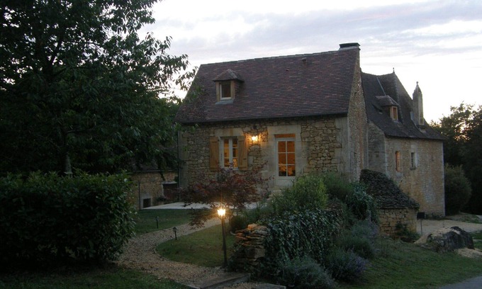 Sainte-Mondane Cottage | Jardiniers Cottage set in quiet location just outside village