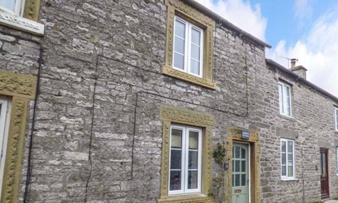 Monyash Cottage | JASMINE COTTAGE, pet friendly, with open fire in Bakewell