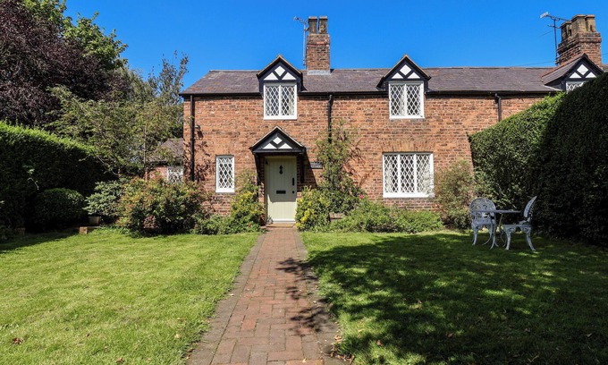 Dodleston Cottage | JASMINE COTTAGE, pet friendly, character holiday cottage in Dodleston
