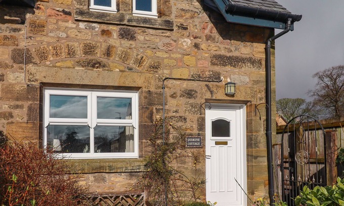 Lesbury Cottage | JASMINE COTTAGE, pet friendly, with a garden in Alnmouth