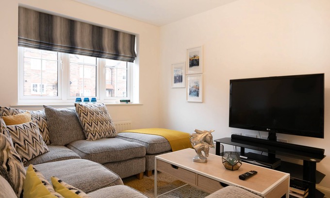 Edwalton House | Jasmine Gardens - a serviced house that sleeps 5 guests in 3 bedrooms