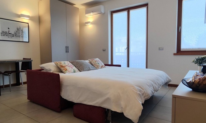 Busto Arsizio Apartment | JASMINE Malpensa Express & train to Milano