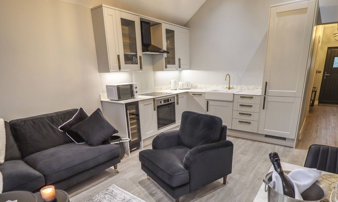 Hull Cottage | JASMINE, pet friendly, luxury holiday cottage in Willerby