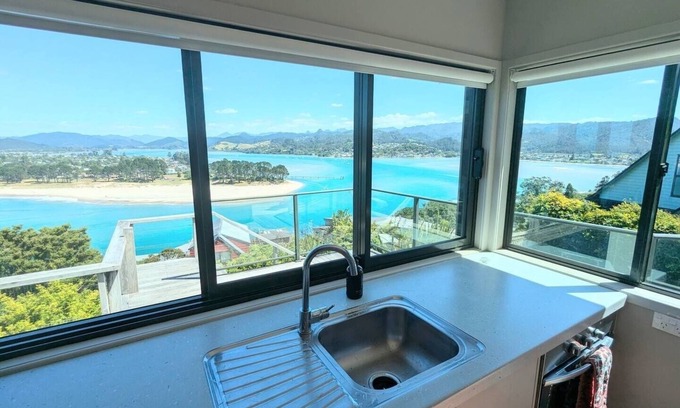Tairua House | Jaw-dropping views w/bachy vibe