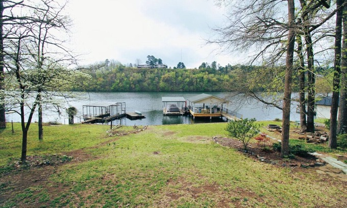 Jones Mills Apartment | Jax`s Hot Springs Lake House
