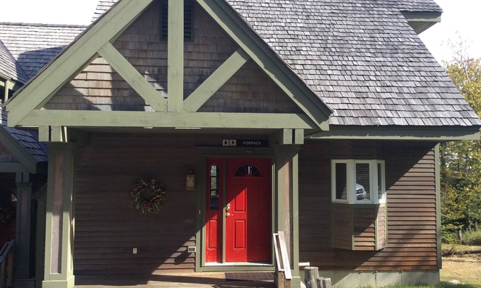North Troy House | Jay Peak Resort - Luxury ski-In/ski-out - 5 bedroom, 4 bath end unit townhouse