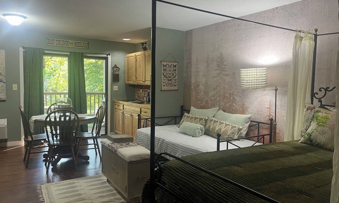 Lake Lure Condo | JayBird's Nest at Rumbling Bald in Lake Lure w/pools, sauna, lake, spa, golf