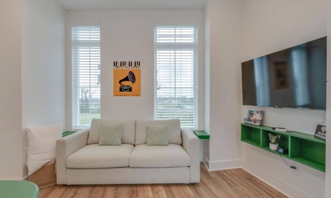 Hope Gardens House | Jazz Junction –2 BRs/5 Beds – 7 Mins to Broadway