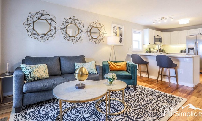 Jefferson Park House | Jeff Park Elegance Remodeled Walk to Stadium