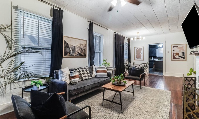 Freetown - Port Rico Apartment | Jefferson Home Room 3