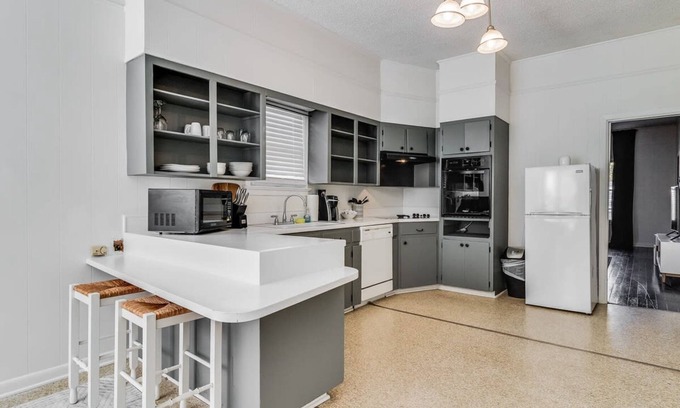 Freetown - Port Rico Apartment | Jefferson Rental Room 1
