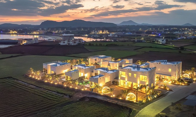 Jongdal-ri House | Jeju Boutia Private Pension