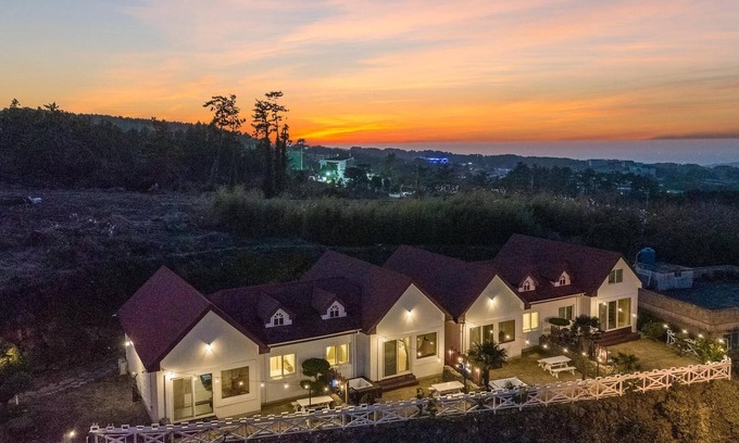Aewol House | Jeju Dalbaekstay