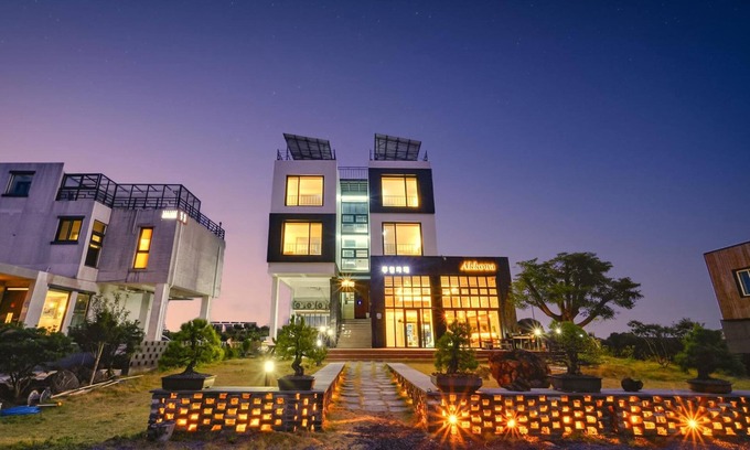 Jongdal-ri House | Jeju Jimian Pension