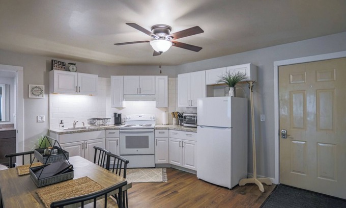 Weston Apartment | Jelinek Hideaway Unit 1