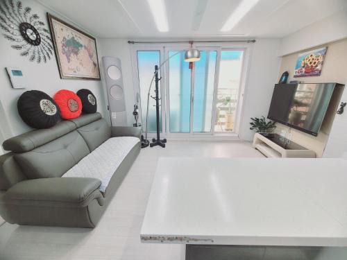 Banghwa-dong Apartment | jeni's house
