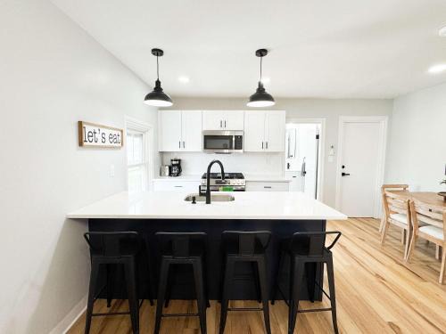 Federal Hill Apartment | Jennifer's Elegant & Cozy Broadway Retreat