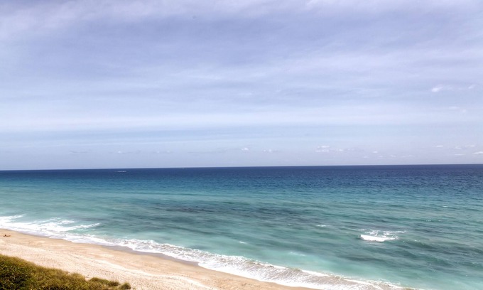 Hutchinson Island South Condo | Jensen Beach Condo w/ Oceanfront Balcony & Pool!