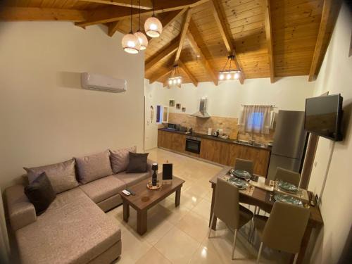 Frourion House | Jerrys House