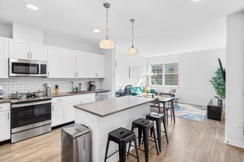 Hackensack River Waterfront Apartment | Jersey City's Best Enjoy Our Deluxe 1 Bedroom Condo Only 25 Minutes to NYC