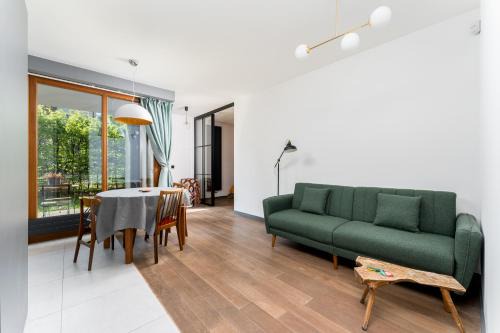 Zwierzyniec Apartment | Jesionowa Homely Apartment with Garden