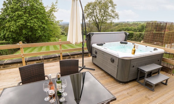 Dronfield House | JESMOND DENE, family friendly, character holiday cottage in Unstone