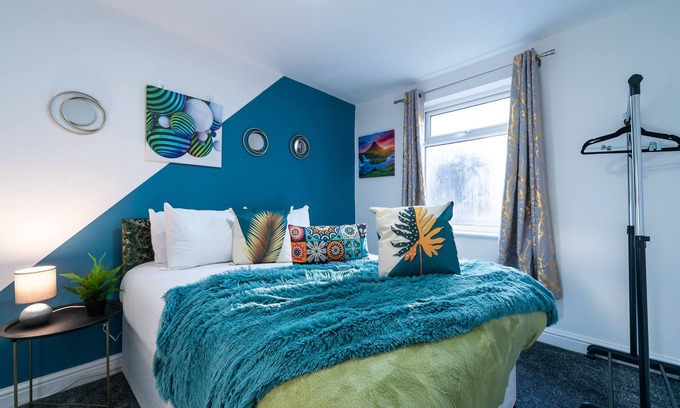Hull House | Jesouth Homey 5 Bedrooms 9 Beds - Contractors - Leisure
