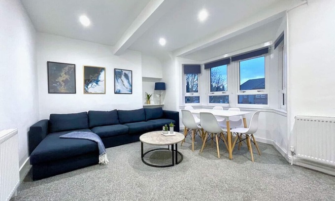 Renfrew Apartment | Jess View - This beautiful 3-bedroom apartment is an upper flat, with its own private entrance