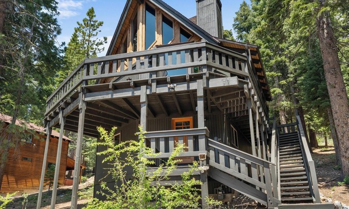 Kingswood Estates Cabin | Jester Cabin Hideaway EV Charger 2 Car Garage
