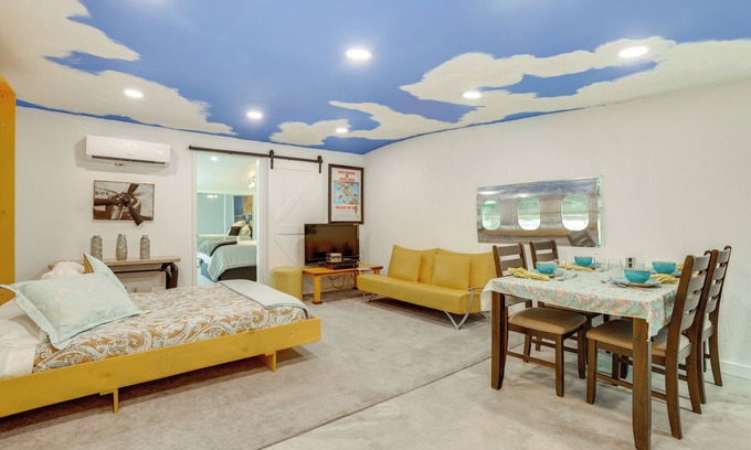 New Waverly Apartment | Jet, Set & Chill: Fly-In Hangar Apt in New Waverly