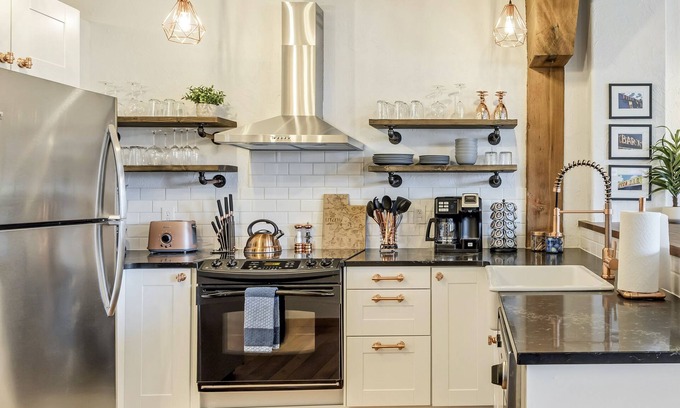 Rio Grande Condo | Jetted Tub - Industrial Condo in Downtown SLC!