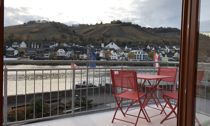 Zell Condo | Jewel of the Mosel, Apartment in townhouse, central Zell, beautiful Mosel views