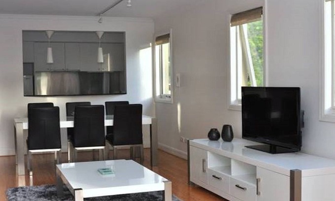 East Melbourne Apartment | - Jewel on Jolimont -