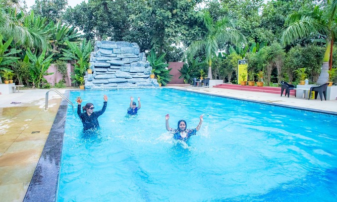 Chandrapur Hotel | Jharna Resort