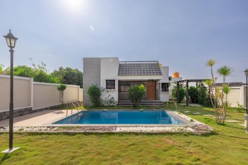 Hosur Villa | JhilMil Pool Villa by StayJadeParty VillaLawn