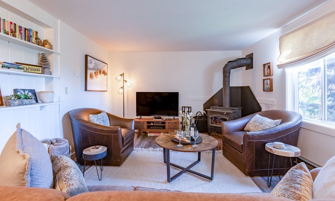 Teton Village Condo | JHRL - Gros Ventre A10 - Cozy mountain condo