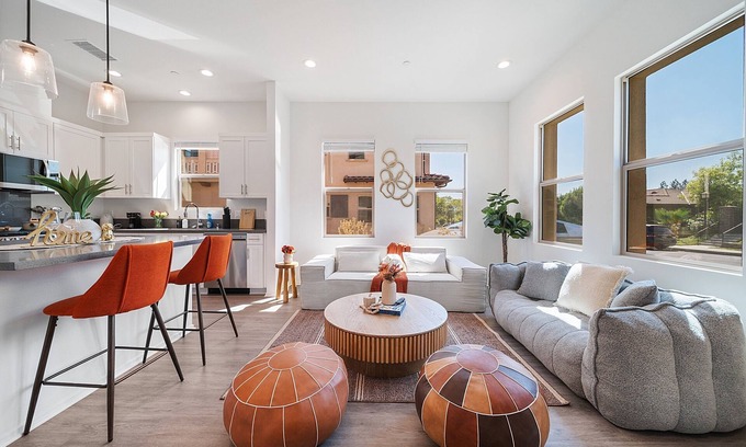 Walnut House | Jie’s Walnut Bloom｜Stylish 3B2.5B Residence