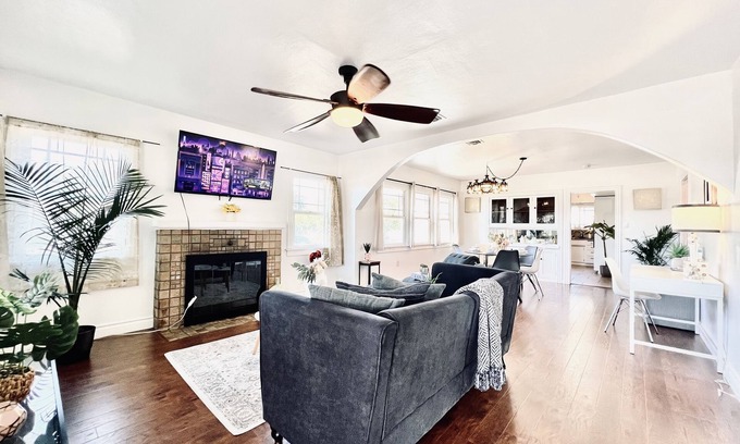 Pomona House | Jie’s choice—Modern Elegance 3B2B in Pomona
