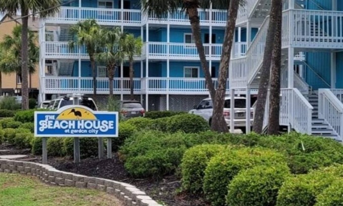 Garden City Condo | Jill's Beach Retreat