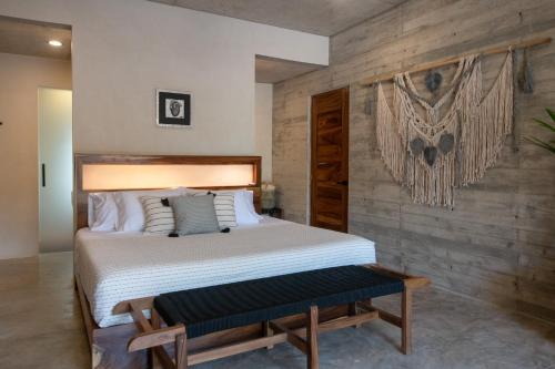 Jimenez Hotel | Jiloo Beautiful Oasis in Punta Zicatela 2